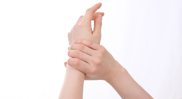 腱鞘炎の隠れた原因は扁桃腺だった！【腱鞘炎のセルフ灸動画解説付き】