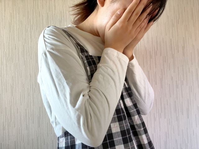 限界を感じている女性の表情